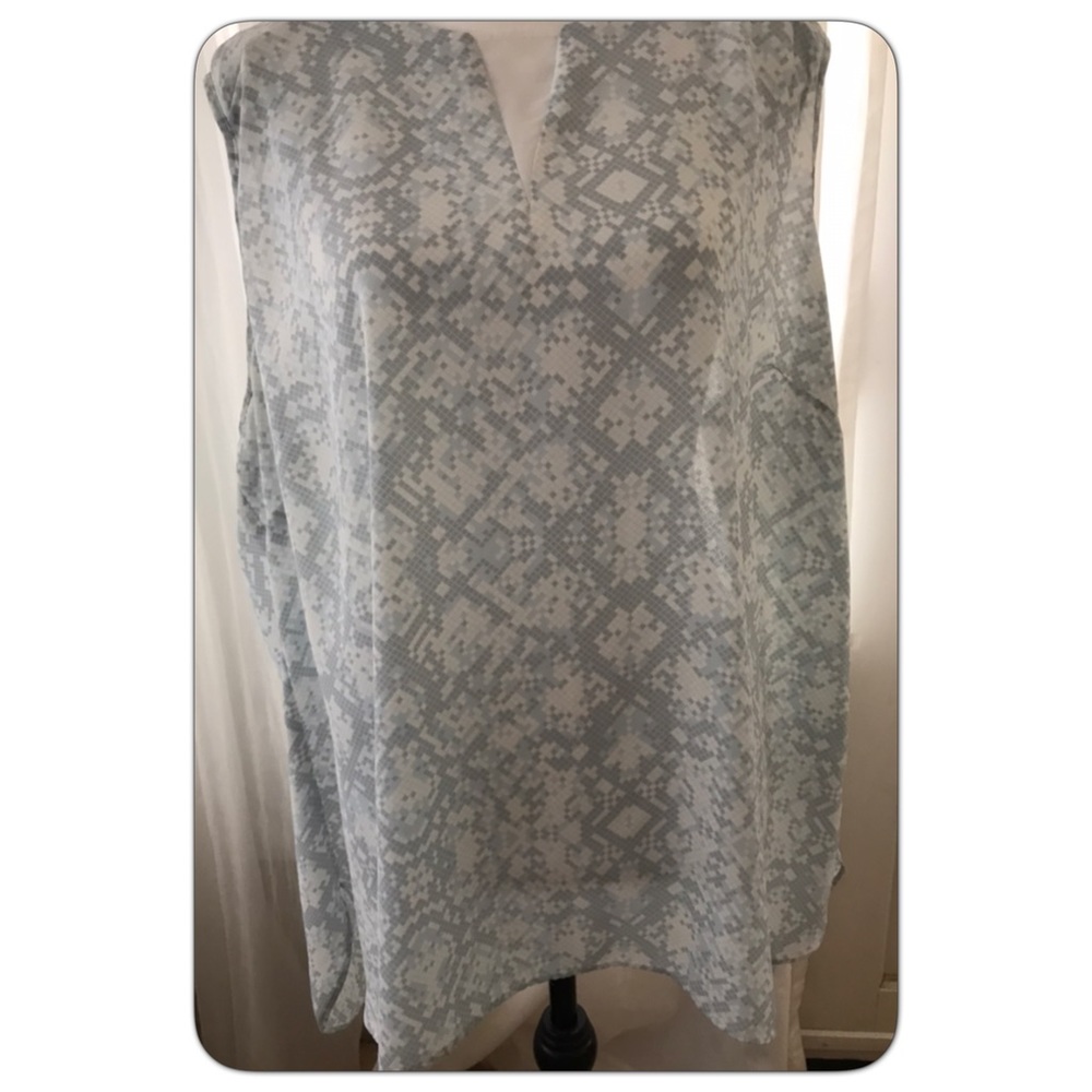 PLUS pattern blouse - Picture 2 of 2